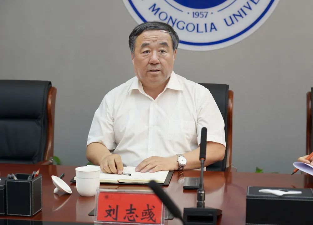 地方大學校長，任211副書記（正廳級）