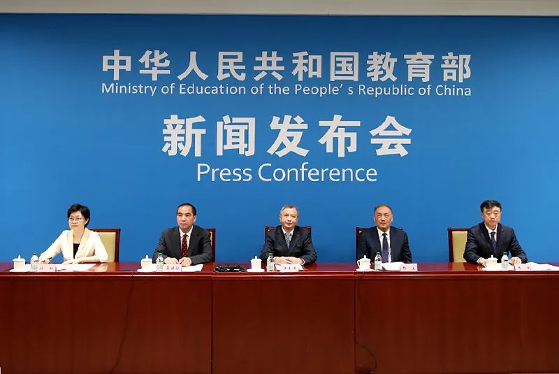 教育部：近年新增院士和科技三大獎第一完成人2/3為自主培養的博士！十年來培養了60多萬名博士和650多萬名碩士