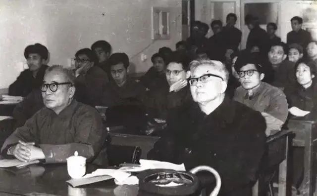 新中國第一位博士，答辯導師團豪華到令人害怕......