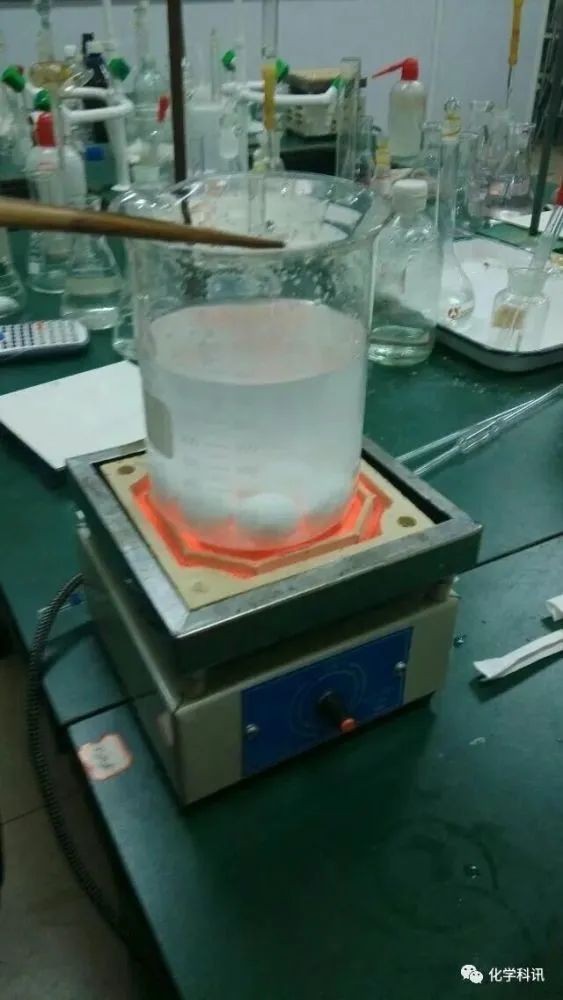作死！研究生用實驗室里的燒杯沖咖啡，喝完就進了醫院搶救
