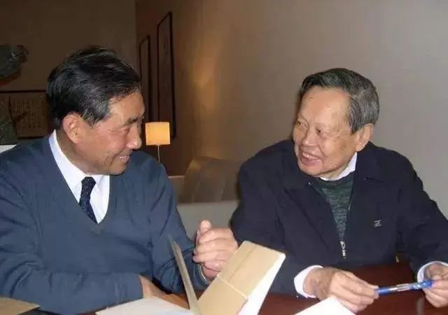 新中國第一位博士，答辯導師團豪華到令人害怕......