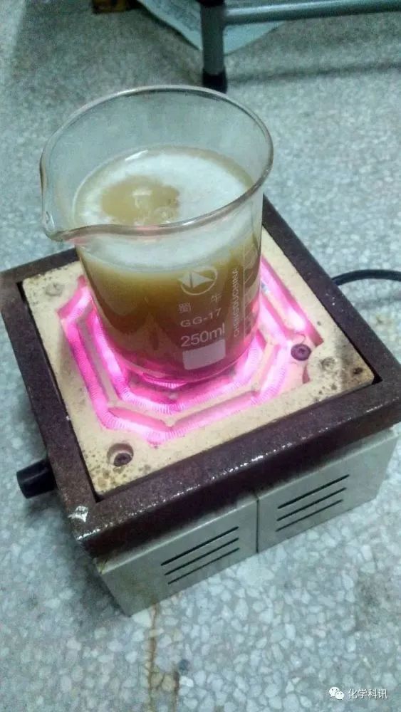 作死！研究生用實驗室里的燒杯沖咖啡，喝完就進了醫院搶救