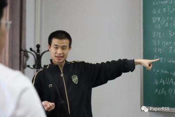 北大韋東奕回應有人送水壺：擔心會影響師德，還是喜歡用礦泉水瓶