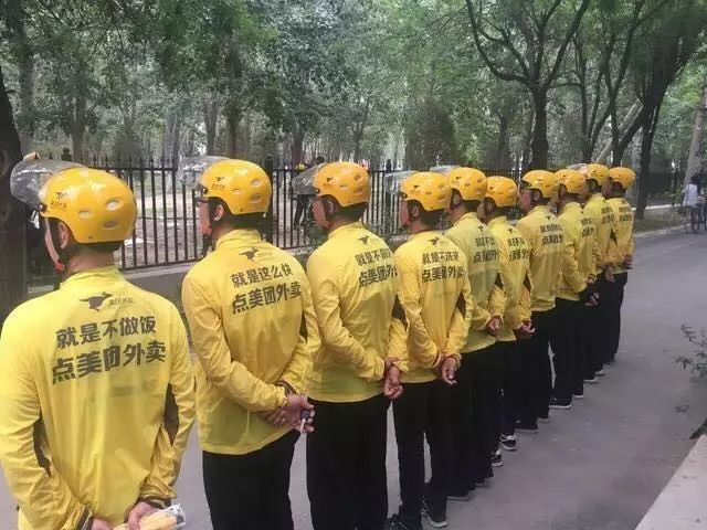 高校教授跑了一個月外賣, 寫下神文獲幾千萬瀏覽量，5萬+評論