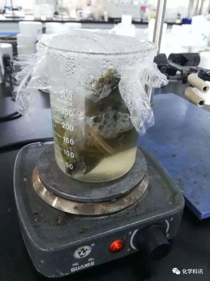 作死！研究生用實驗室里的燒杯沖咖啡，喝完就進了醫院搶救