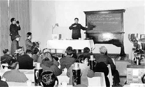 新中國第一位博士，答辯導師團豪華到令人害怕......