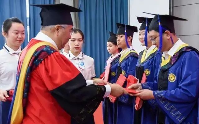 我們的任務是，把導師培養成杰青、甚至院士!