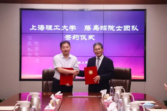 海外華人科學家，如履薄冰地活著