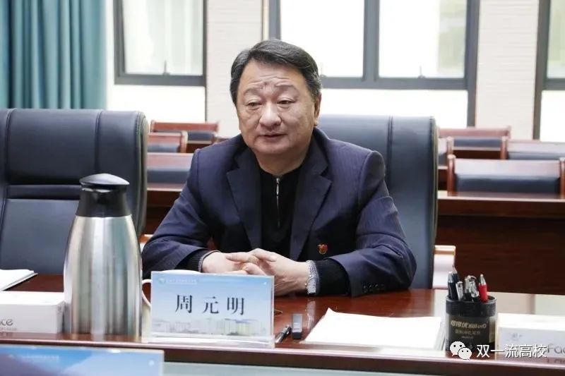 兩所大學原校長，同日落馬！