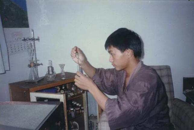 他，臺州毛小子，耶魯博士，西湖教授，納米魔法師！