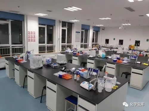 剛進實驗室，一定要跟師兄師姐搞好關系