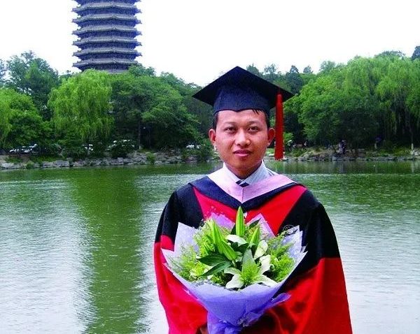 肖清和回母校北大任教！曾因《一個(gè)放牛娃的博士論文后記》火遍網(wǎng)絡(luò)