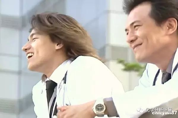 如何把實驗服穿得比較好看？