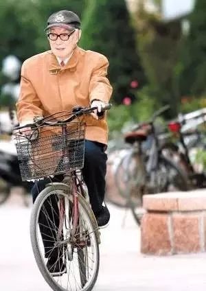 我國(guó)執(zhí)教時(shí)間最長(zhǎng)的化學(xué)教師，無(wú)機(jī)化學(xué)學(xué)科奠基人之一：申泮文院士！