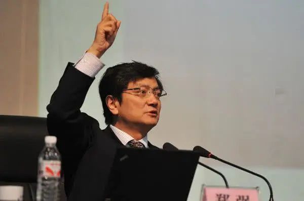 鄭強教授缺席學校重大活動，專家：釋放重大信號！