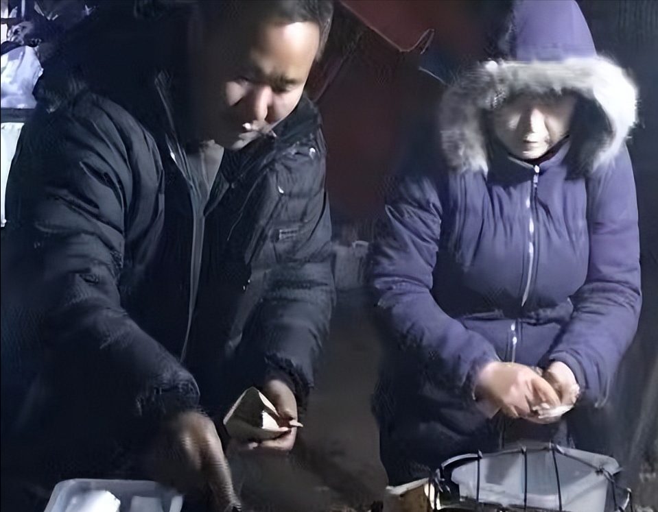 雙一流高校女教授和校門口擺攤的丈夫，女教授：他都是為了我