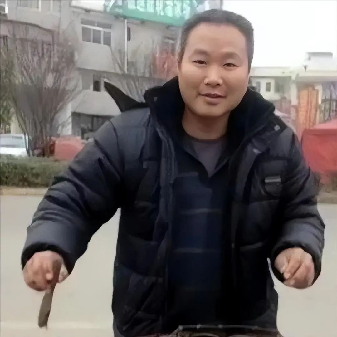 雙一流高校女教授和校門口擺攤的丈夫，女教授：他都是為了我