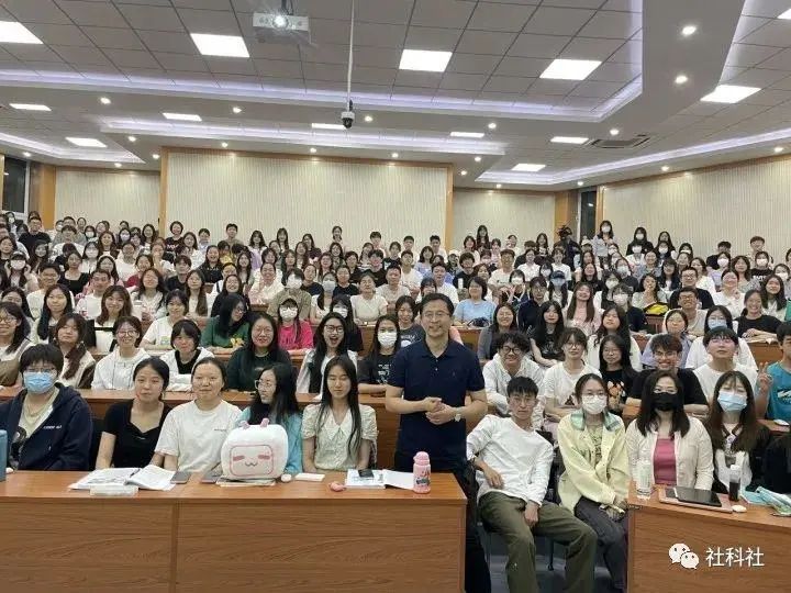 高校副教授，當B站UP主播放量破億！580萬粉絲，沒空中年危機