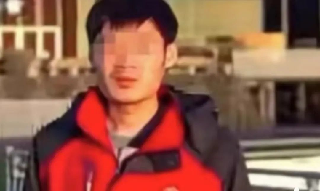 “211碩士?jī)芍鼙或_138萬”上熱搜！年輕人比老人更好騙？