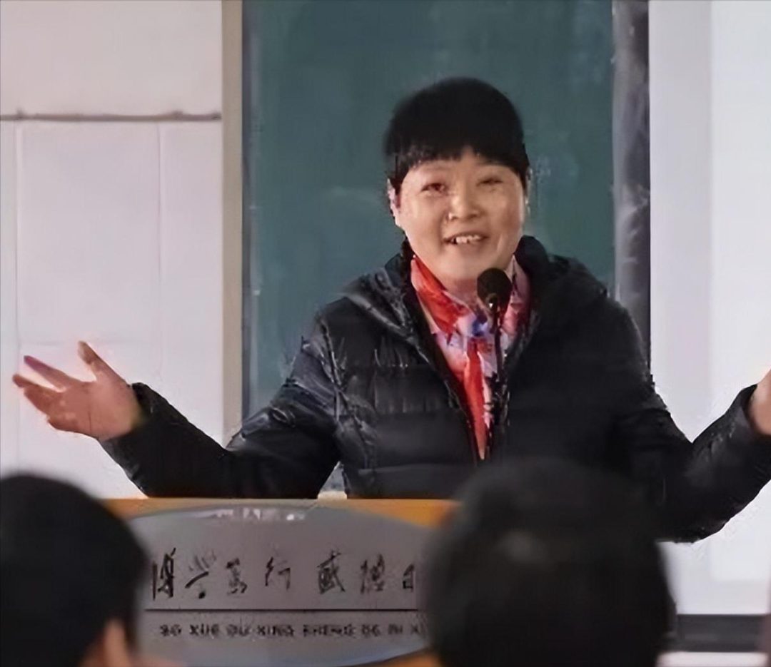 雙一流高校女教授和校門口擺攤的丈夫，女教授：他都是為了我