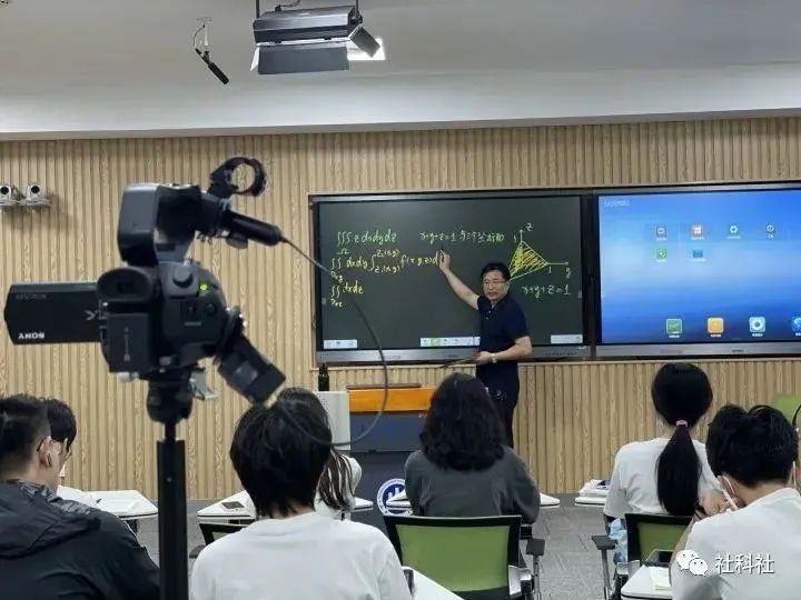 高校副教授，當B站UP主播放量破億！580萬粉絲，沒空中年危機