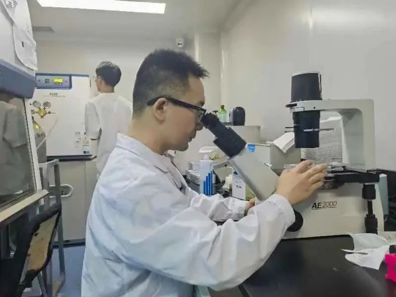 又一博士論文致謝，被頂上熱搜！