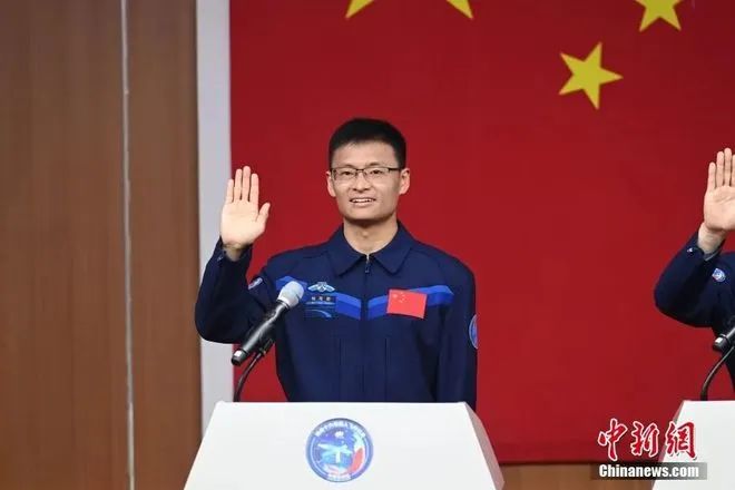 中國首位！高校博導(dǎo)的他，出征太空！網(wǎng)友：學(xué)生贏麻了
