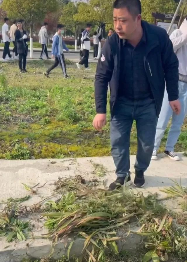 女生智齒位置奇特引碩博生圍觀，網友：這是一篇SCI啊，夠養活3個博士生！