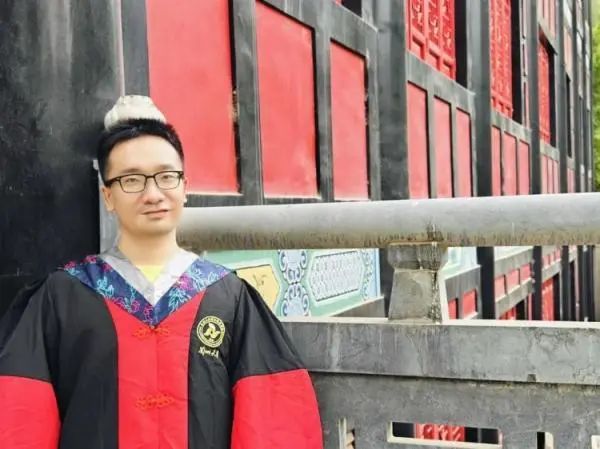 又一博士論文致謝，被頂上熱搜！