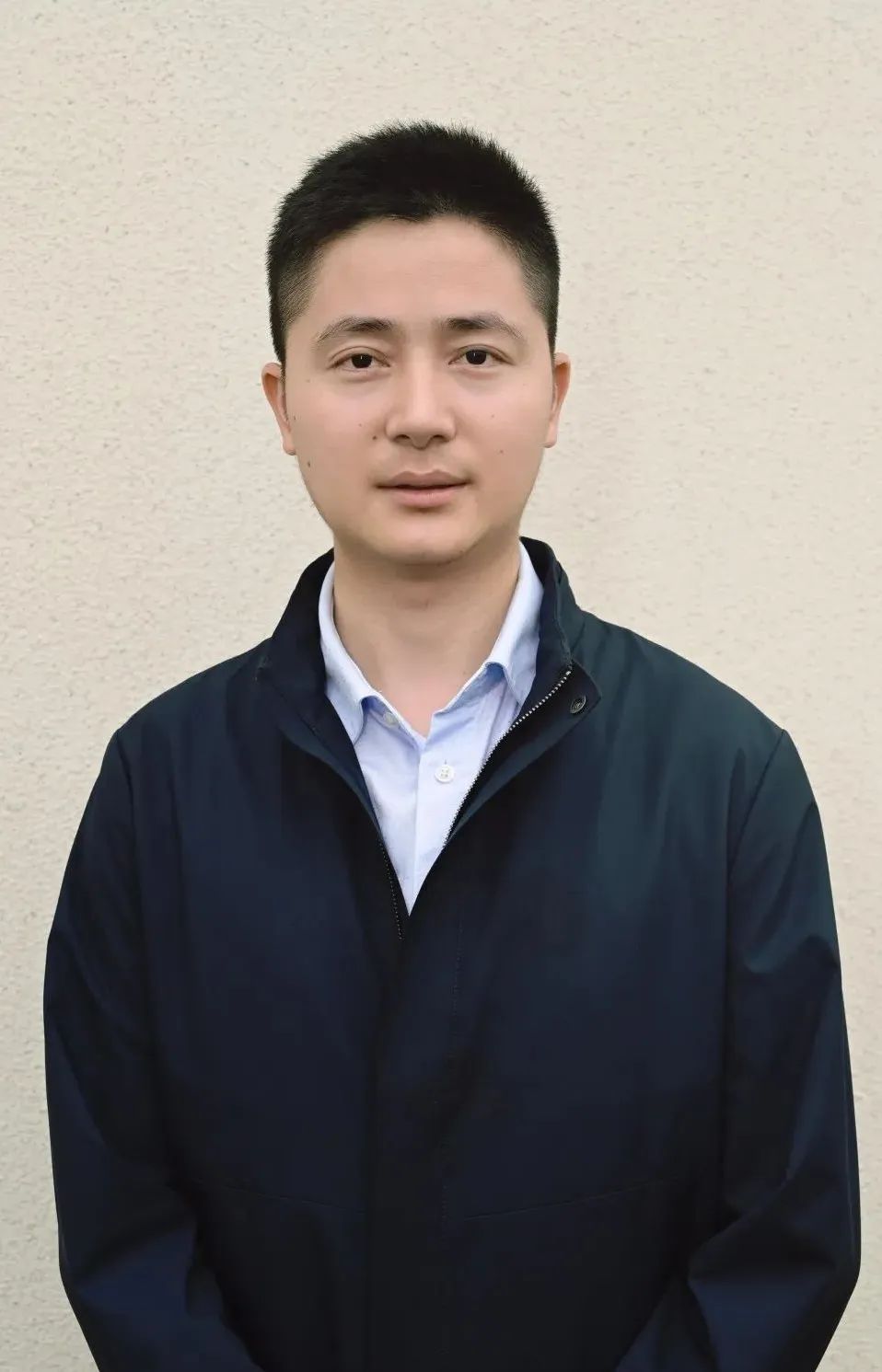 985博士去央企, 起薪30萬！一年后, 他果斷辭職去當了村支書……