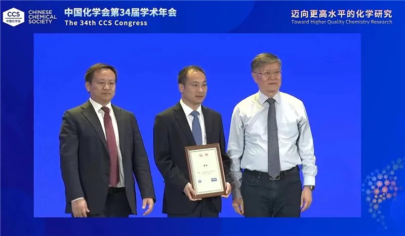 他，「國家杰青」，剛斬獲重量級大獎(全國僅4人)，領銜安工大團隊再發Angew！